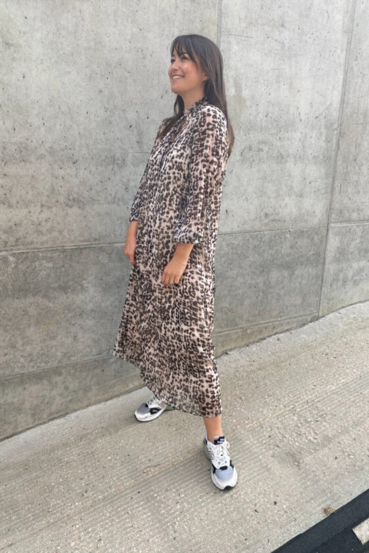 Love & Divine - Love1042 - 801 Leo