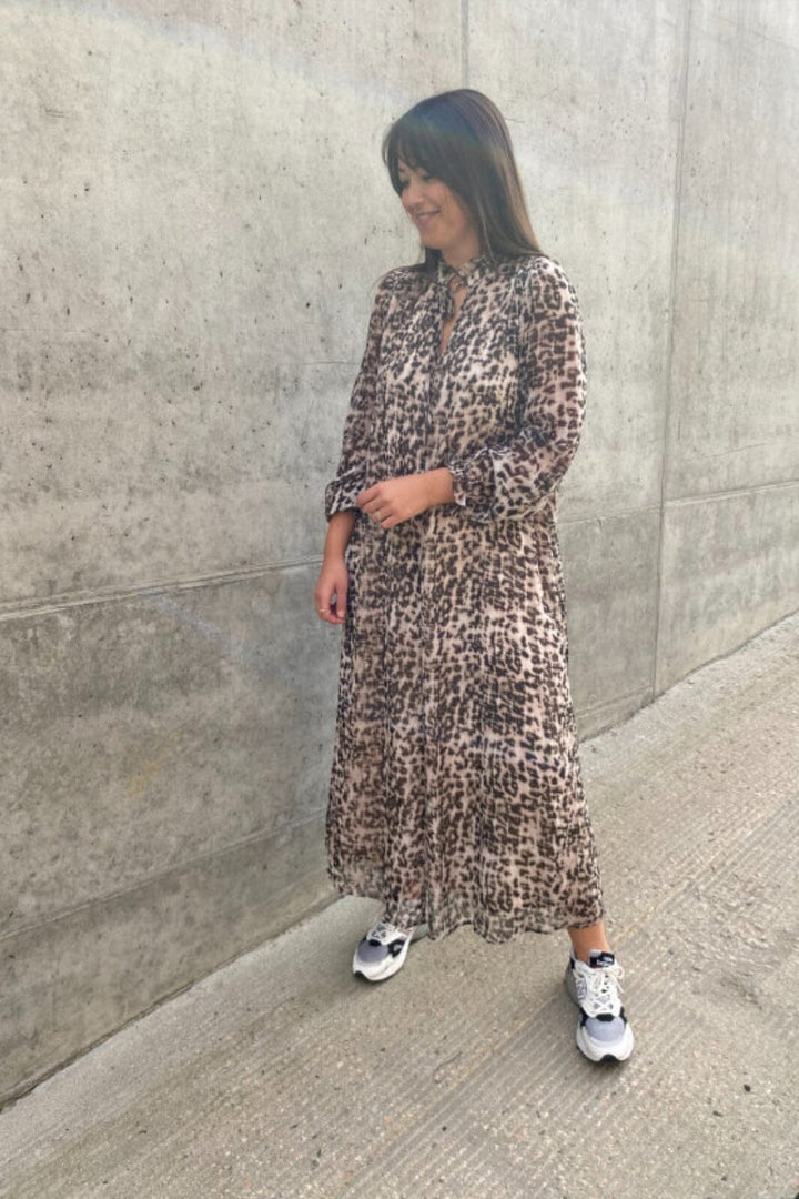 Love & Divine - Love1042 - 801 Leo