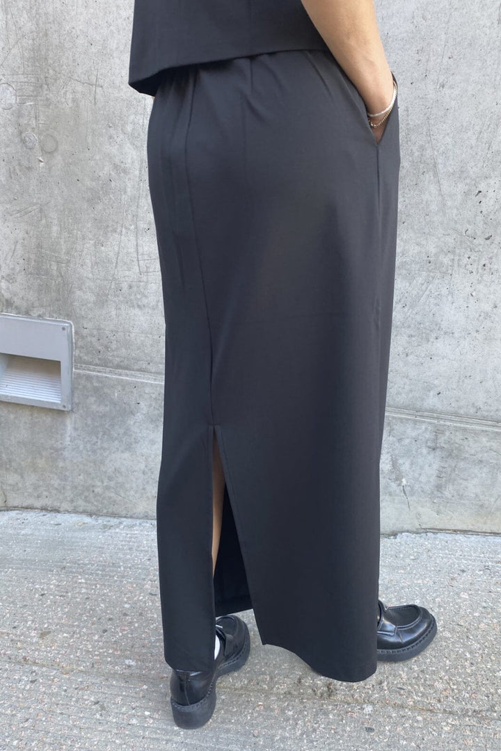 Love & Divine - Love1045 - 000 Black