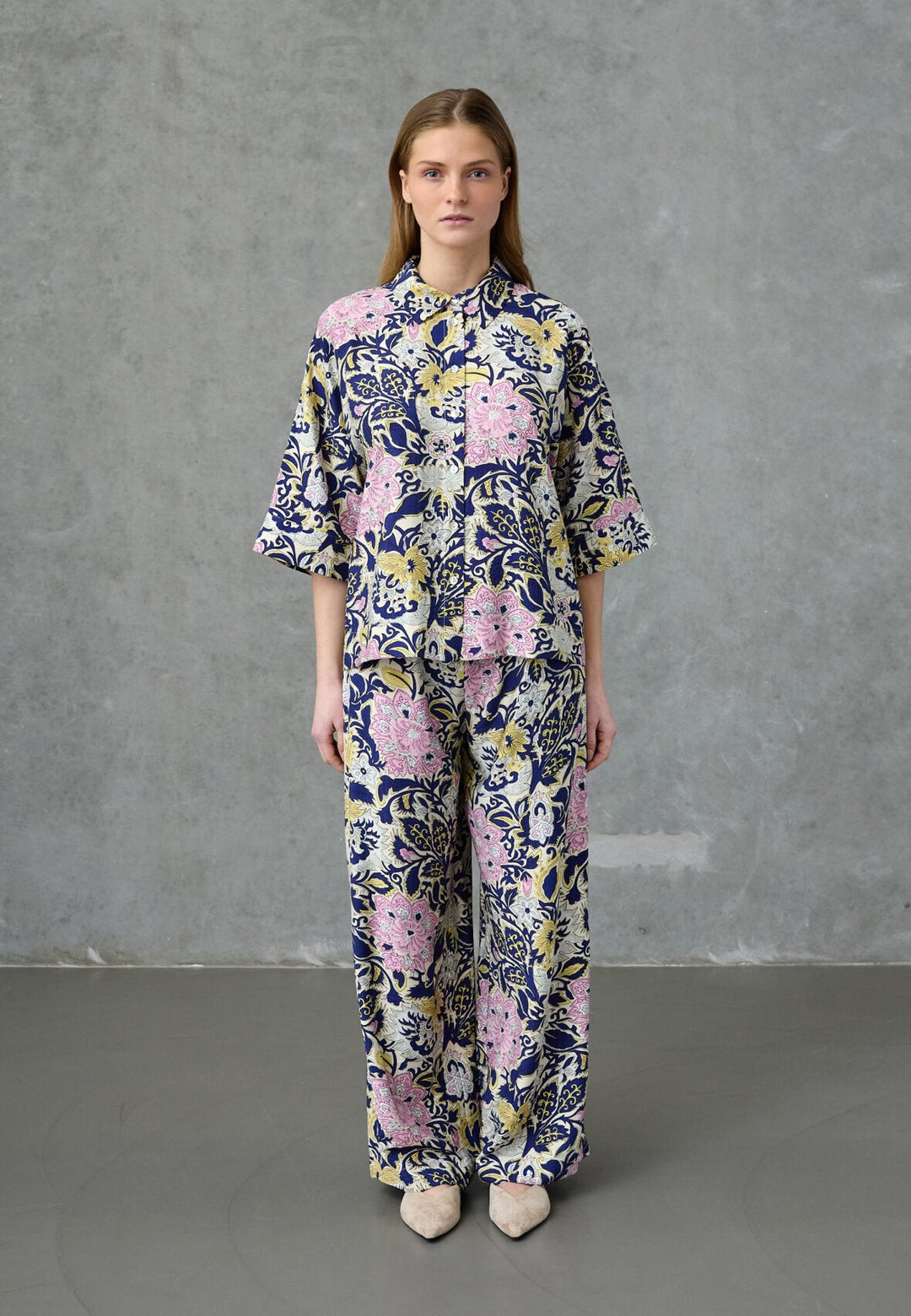 Love & Divine - Love1338-3 19917 - 801 - Navy Paisley