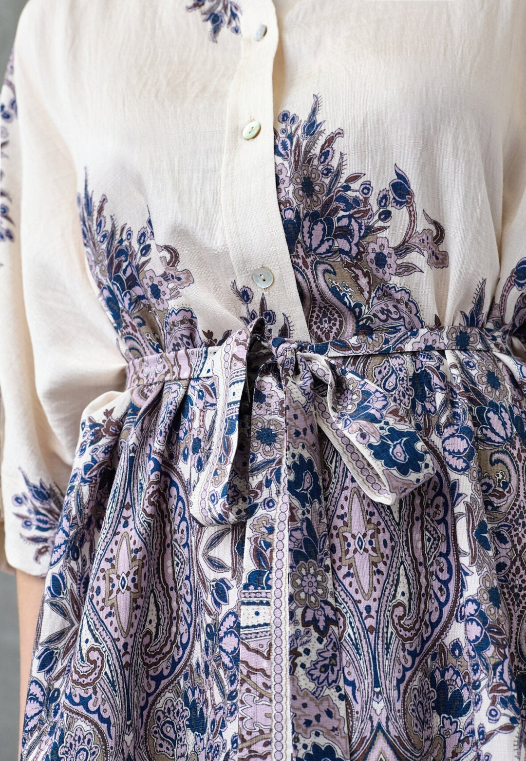 Love & Divine - Love1554 19895 - 802 - Champagne Paisley