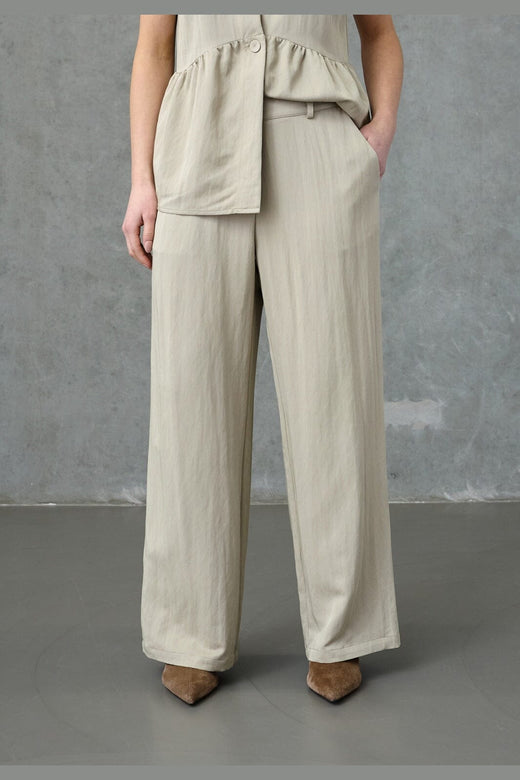 Love & Divine - Love1574 19960 - 206 - Sandstone