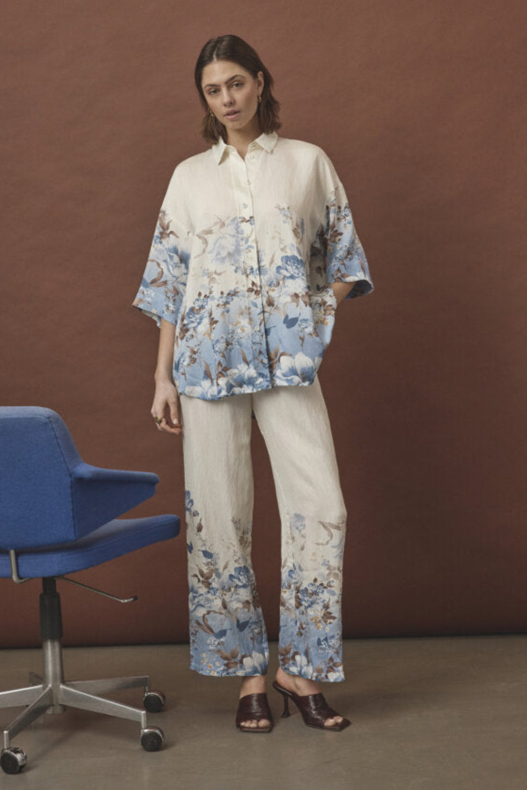 Love & Divine - Love207-44 19857 - 812 - Blue/Brown Flower