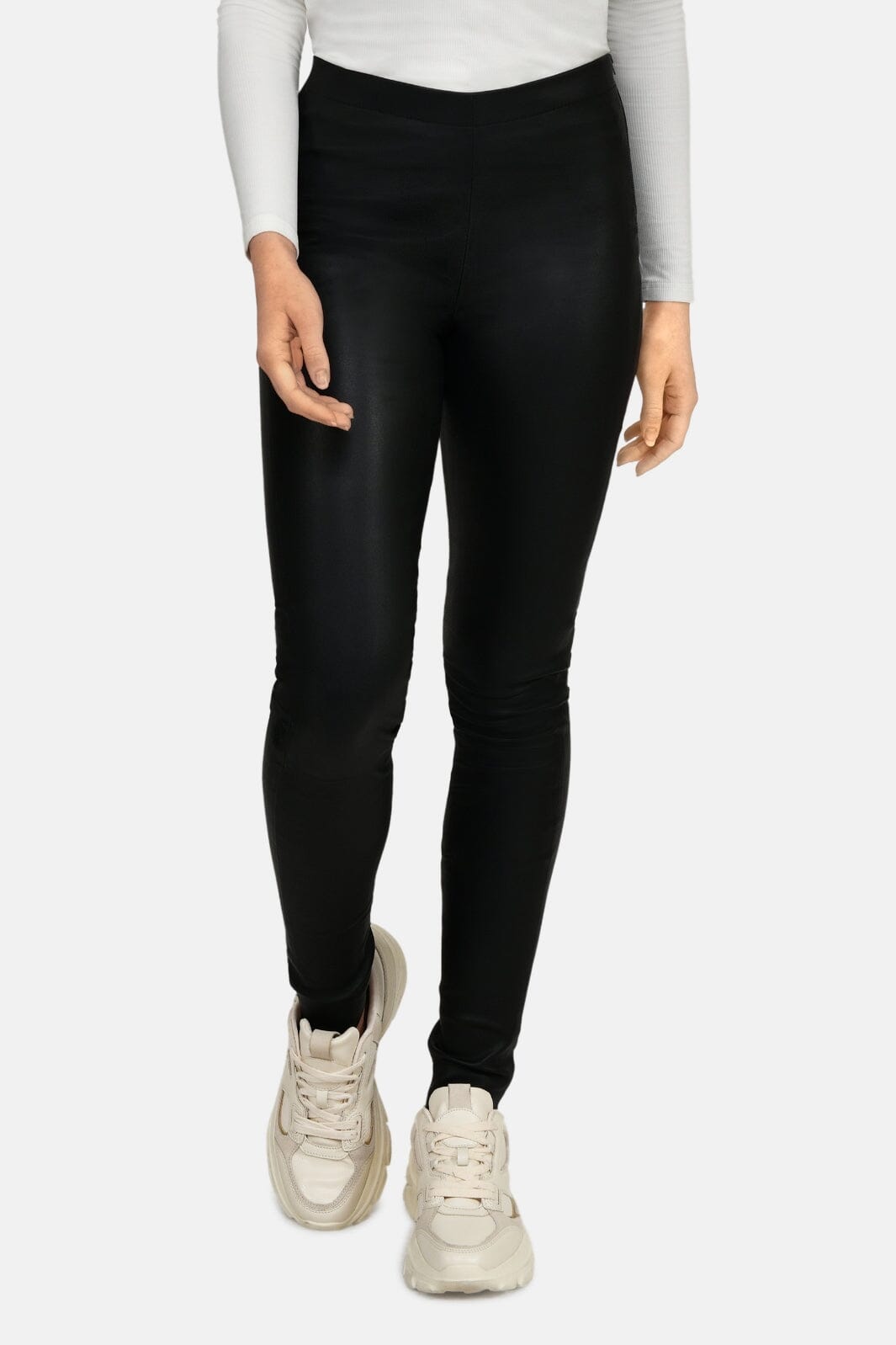 Love & Divine - Love315 - 000 Black