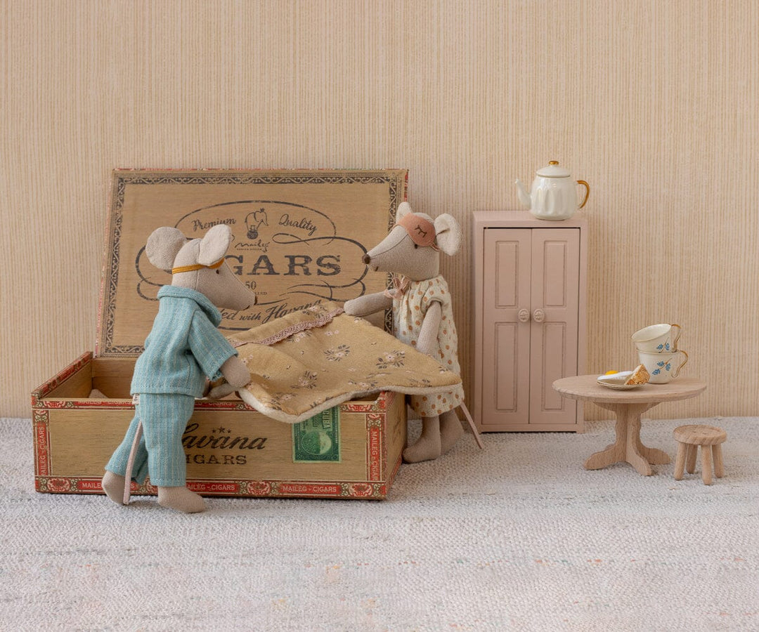Maileg - Mor & Far Mus I Cigaræske - Mum/Dad Mouse Legetøj 