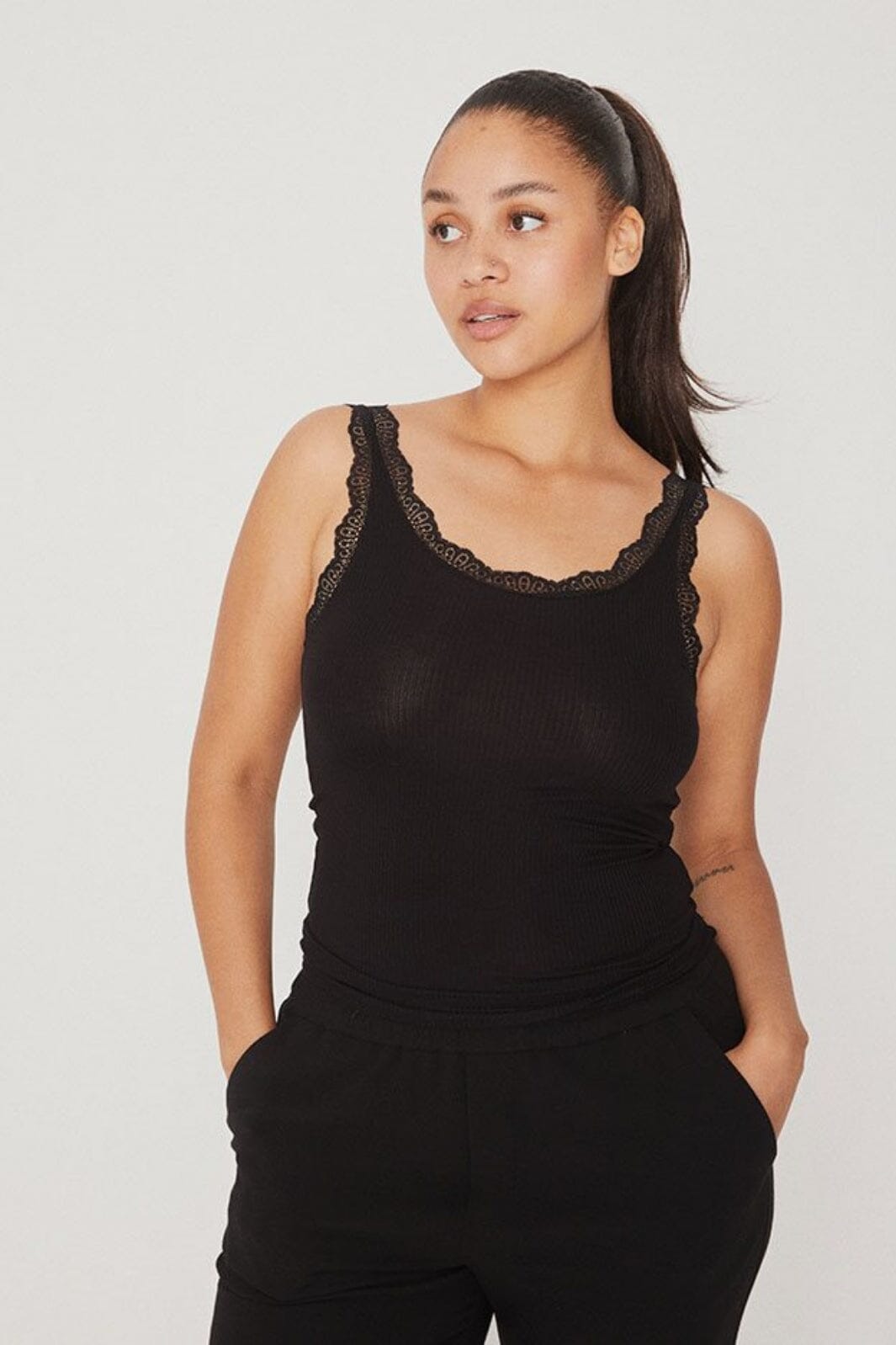 MbyM - Cerise-M - Black