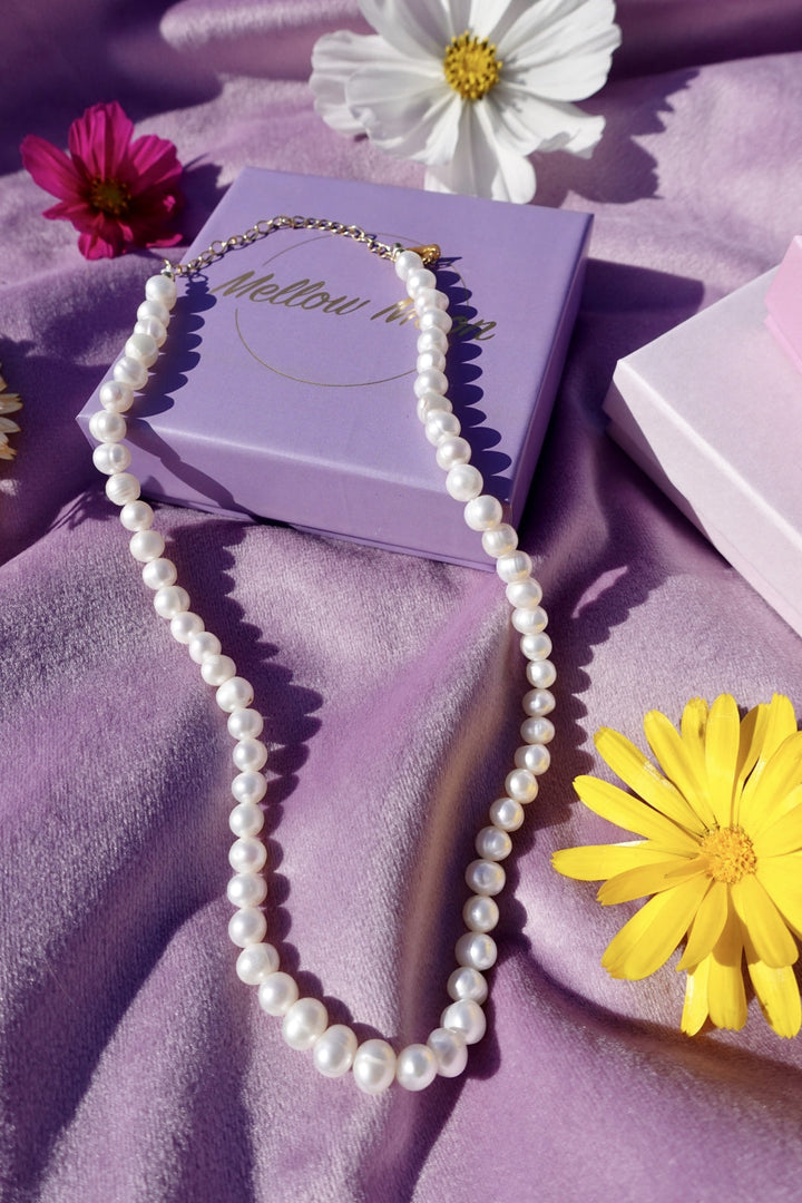 Mellow Moon - Halskæde Med Hvide Perler - Forgyldt