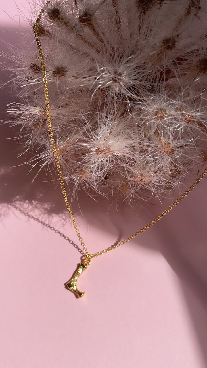 Mellow Moon - Letter Rustik Necklace - Forgyldt