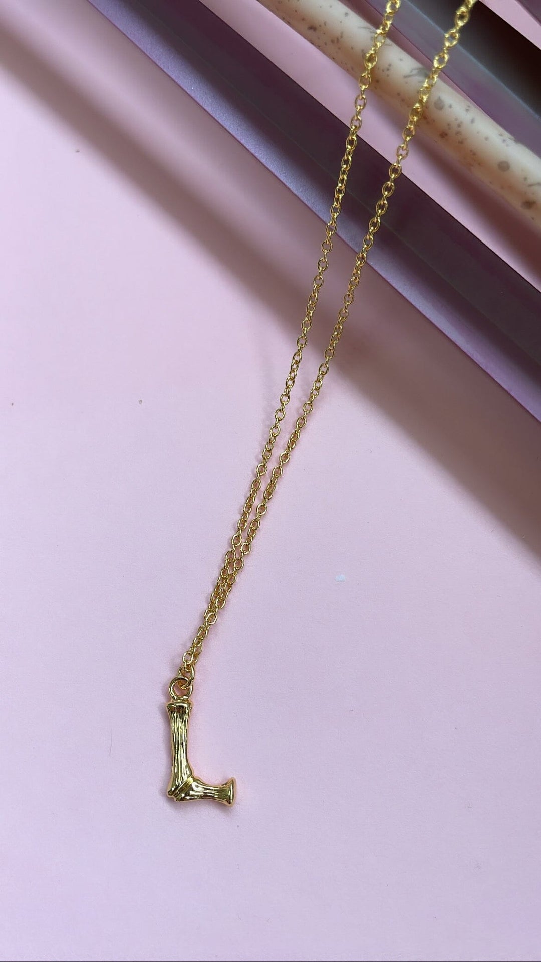 Mellow Moon - Letter Rustik Necklace - Forgyldt