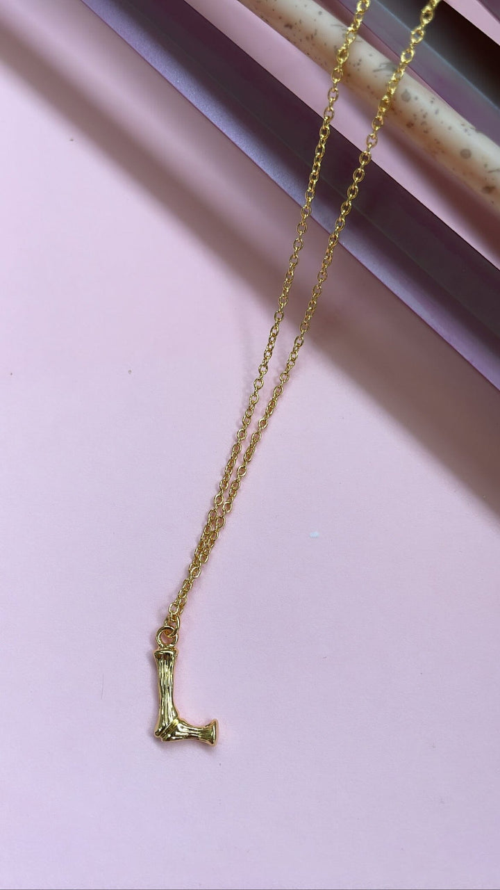 Mellow Moon - Letter Rustik Necklace - Forgyldt