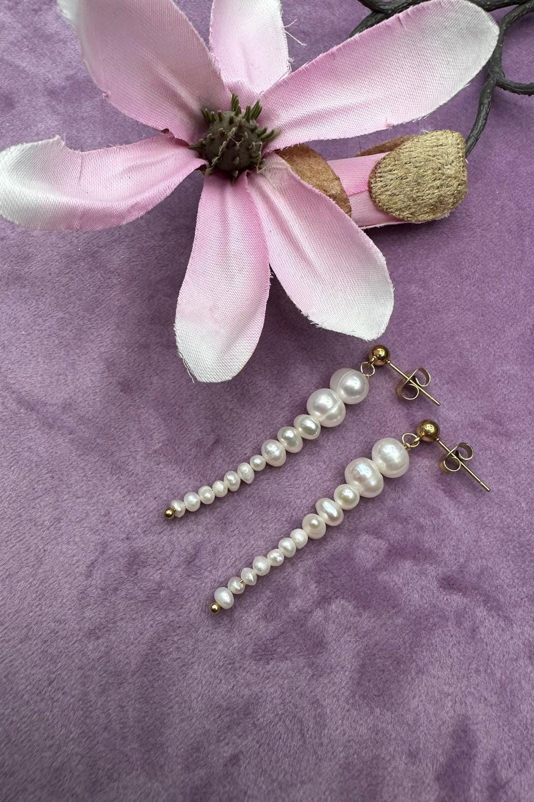 Mellow Moon - One Pearl Long Earring - Forgyldt Øreringe 