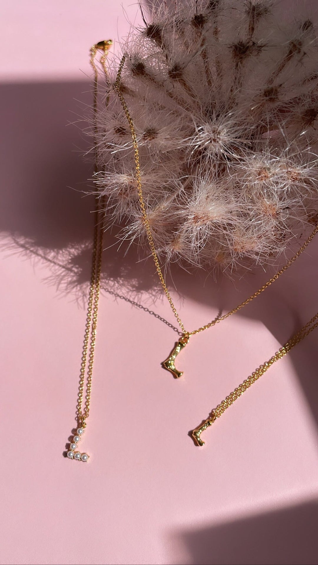Mellow Moon - Pearl Letter Necklace - Forgyldt