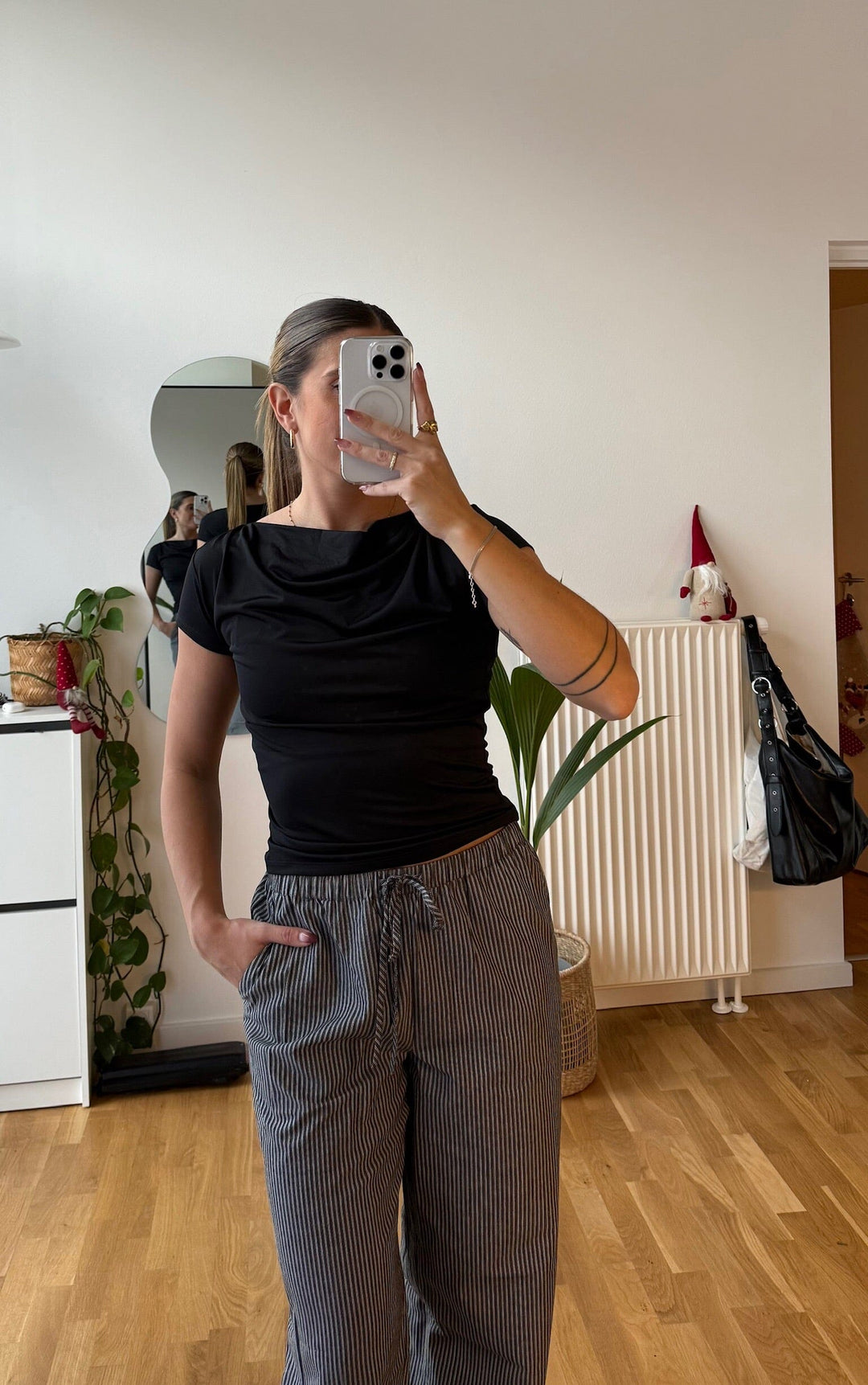 Modström - Himamd Drapy T-Shirt 59050 - 7090 - Black T-shirts 