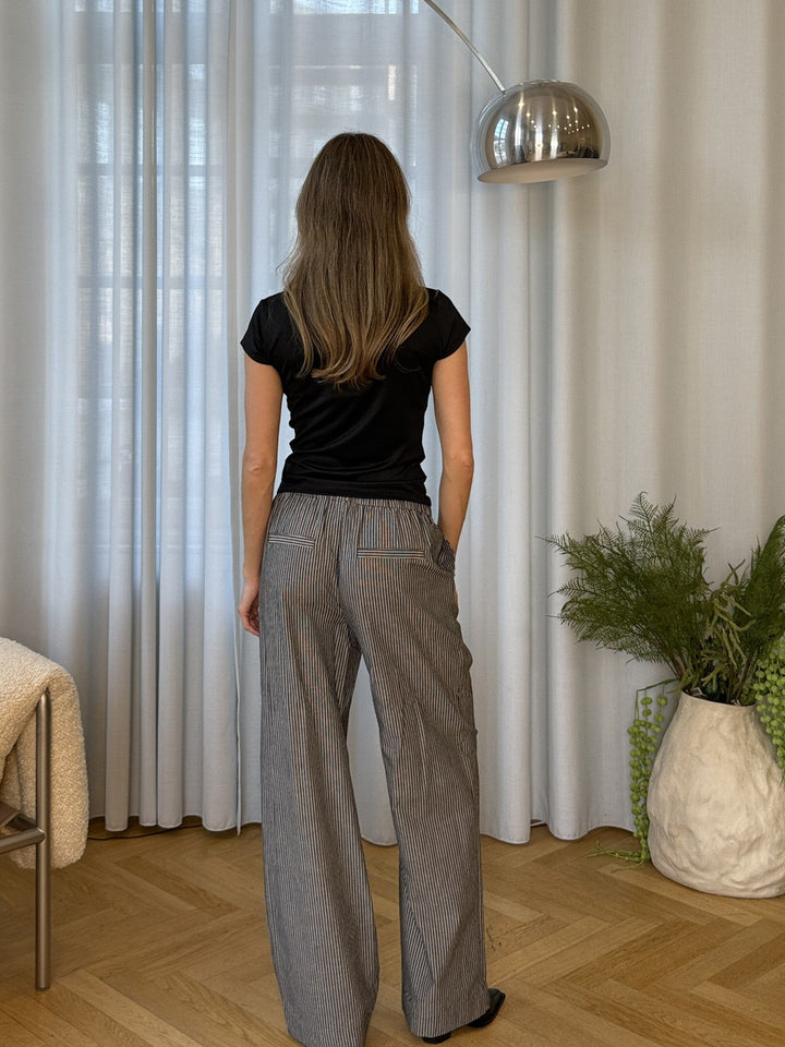 Modström - Valentinmd Stripe Pants 59000 - 11187 - Washed Black Stripe Bukser 