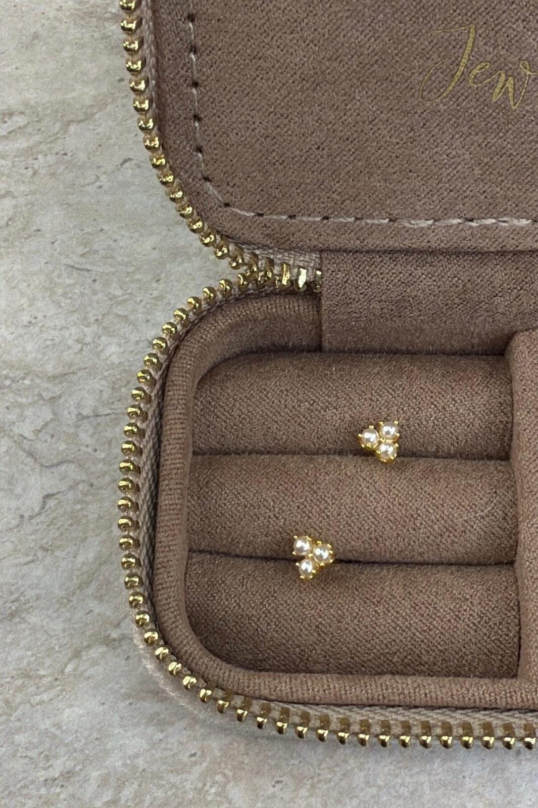 Molly&My Jewellery - Lærkø - Forgyldt Sølv Ørestik Med Perle3 