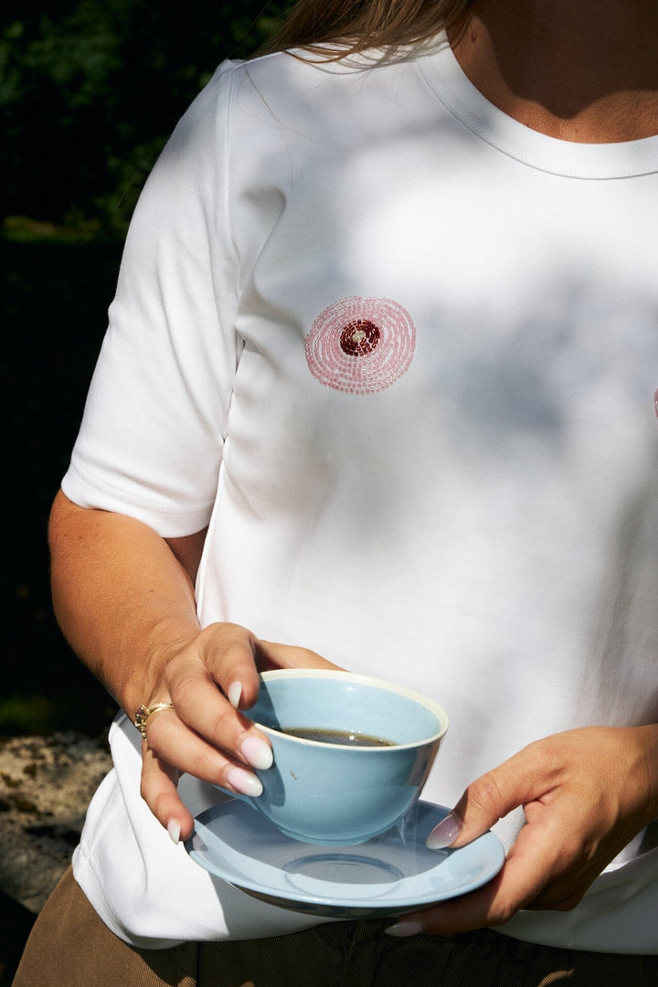 Molly&My x Julie Elsebeth - Rosette Tee T-Shirt - White T-shirts 