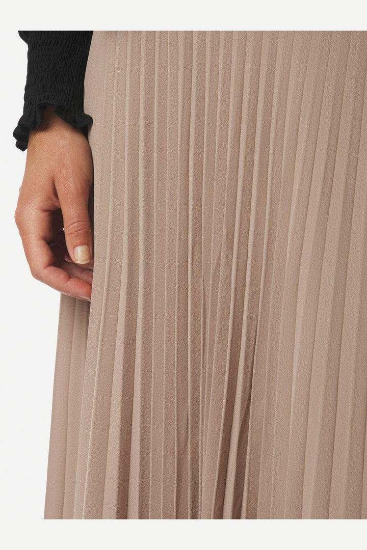 Neo Noir - Boni Simple Plisse Skirt 166495 - 811 - Dark Taupe