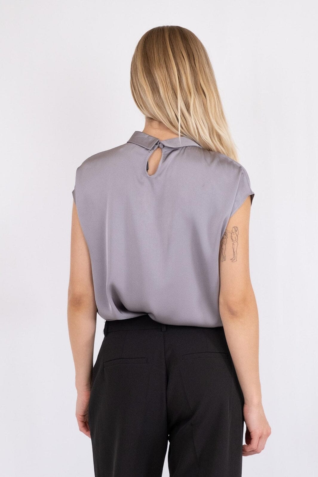 Neo Noir - Fleur Drapy Satin Blouse - 130 Grey