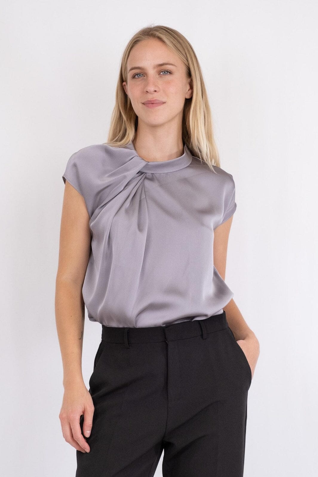 Neo Noir - Fleur Drapy Satin Blouse - 130 Grey