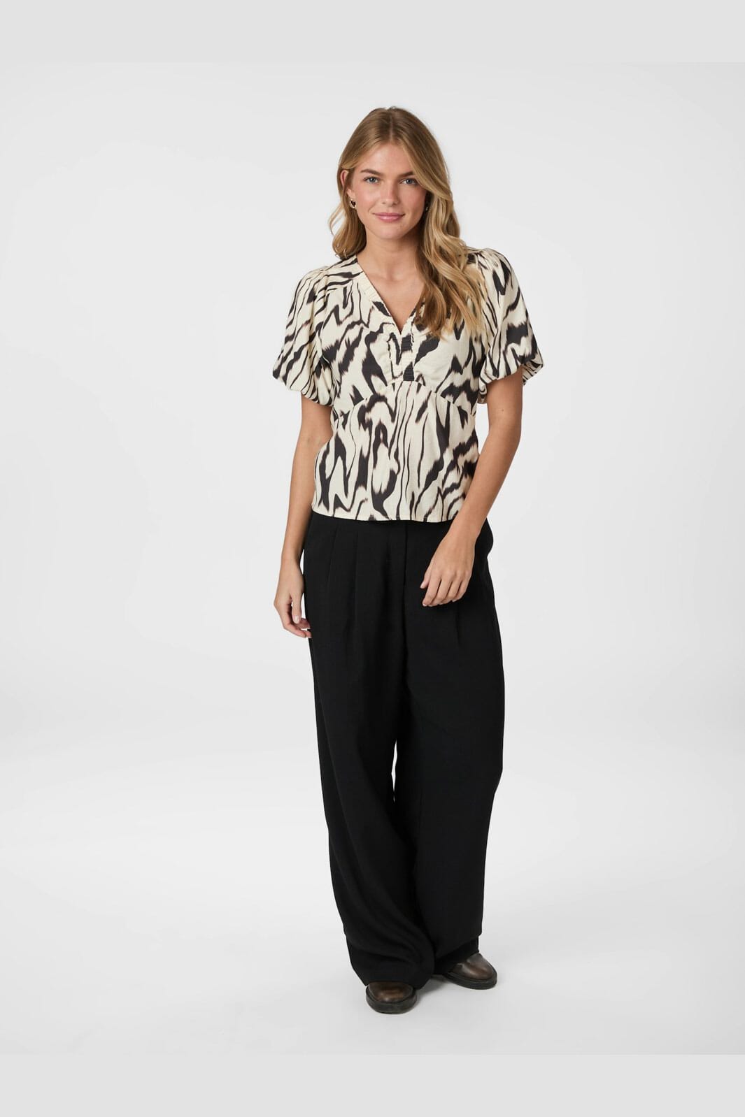 Neo Noir - Irina Graphic Zag Blouse 166003 - 121 - Off White