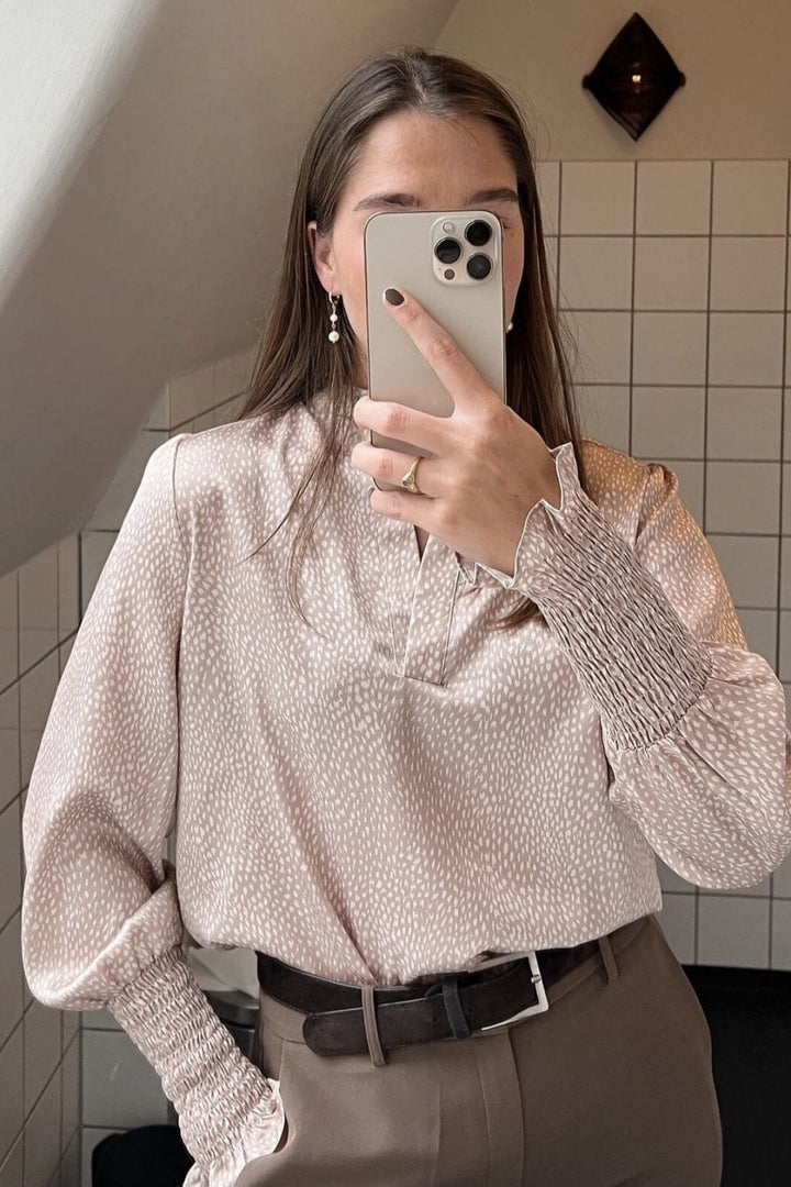 Neo Noir - Landa Floating Dot Blouse - Sand