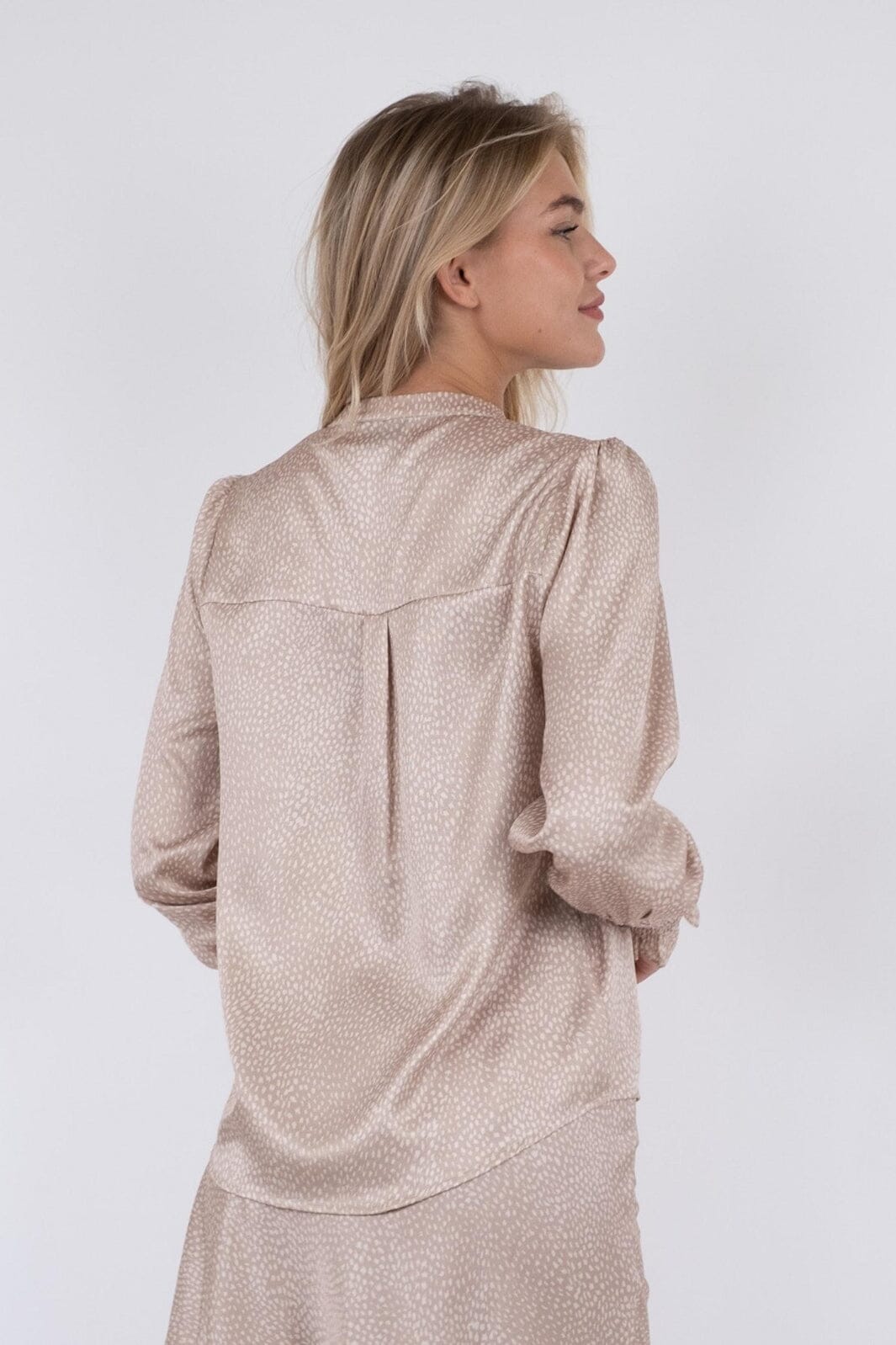 Neo Noir - Landa Floating Dot Blouse - Sand
