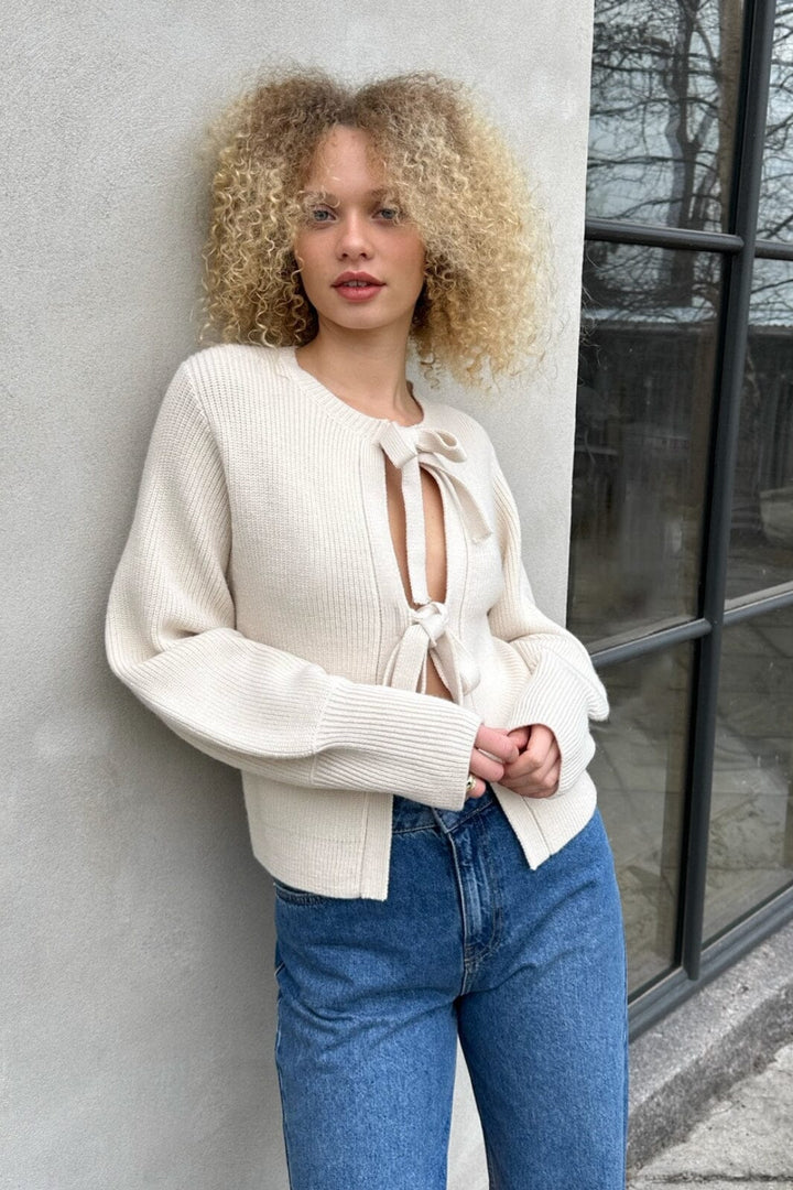 Neo Noir - Muscado Knit Cardigan - Ivory