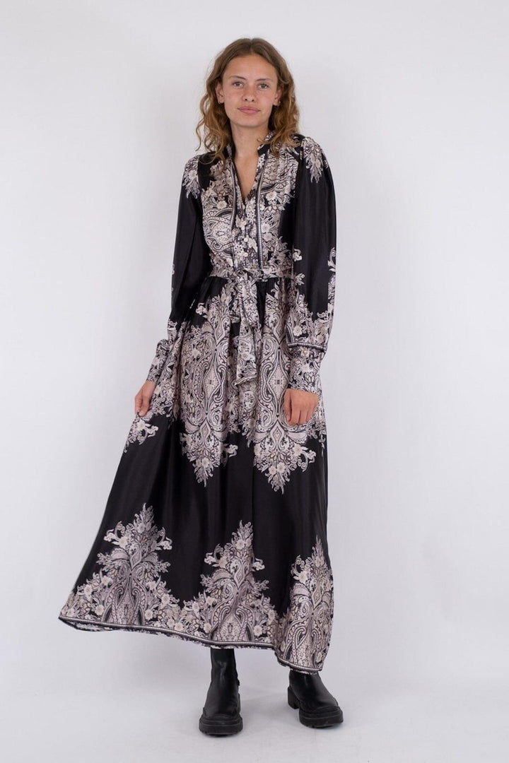 Neo Noir - Nova Paisley Border Dress - Black Kjoler 