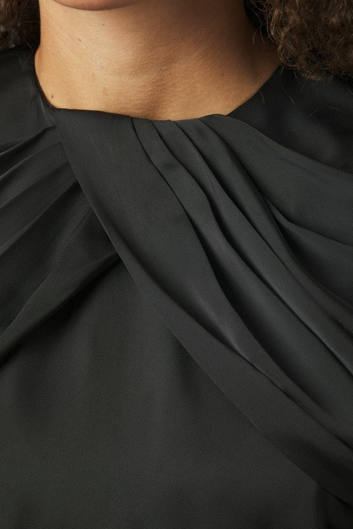 Neo Noir - Ulanda Drapy Satin Top 170740 - 100 - Black
