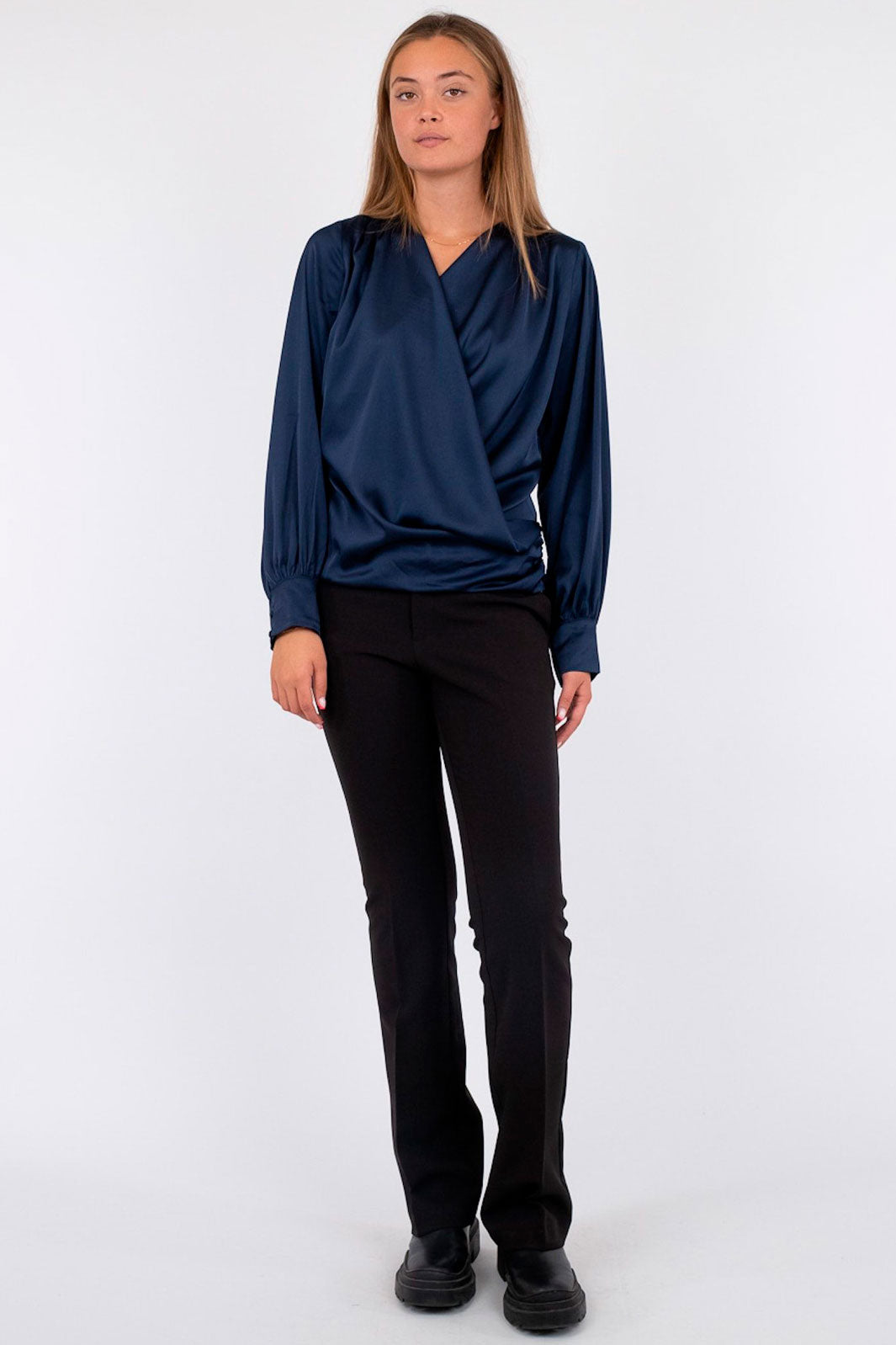 Neo Noir - Zeleste Satin Blouse - Navy Bluser 