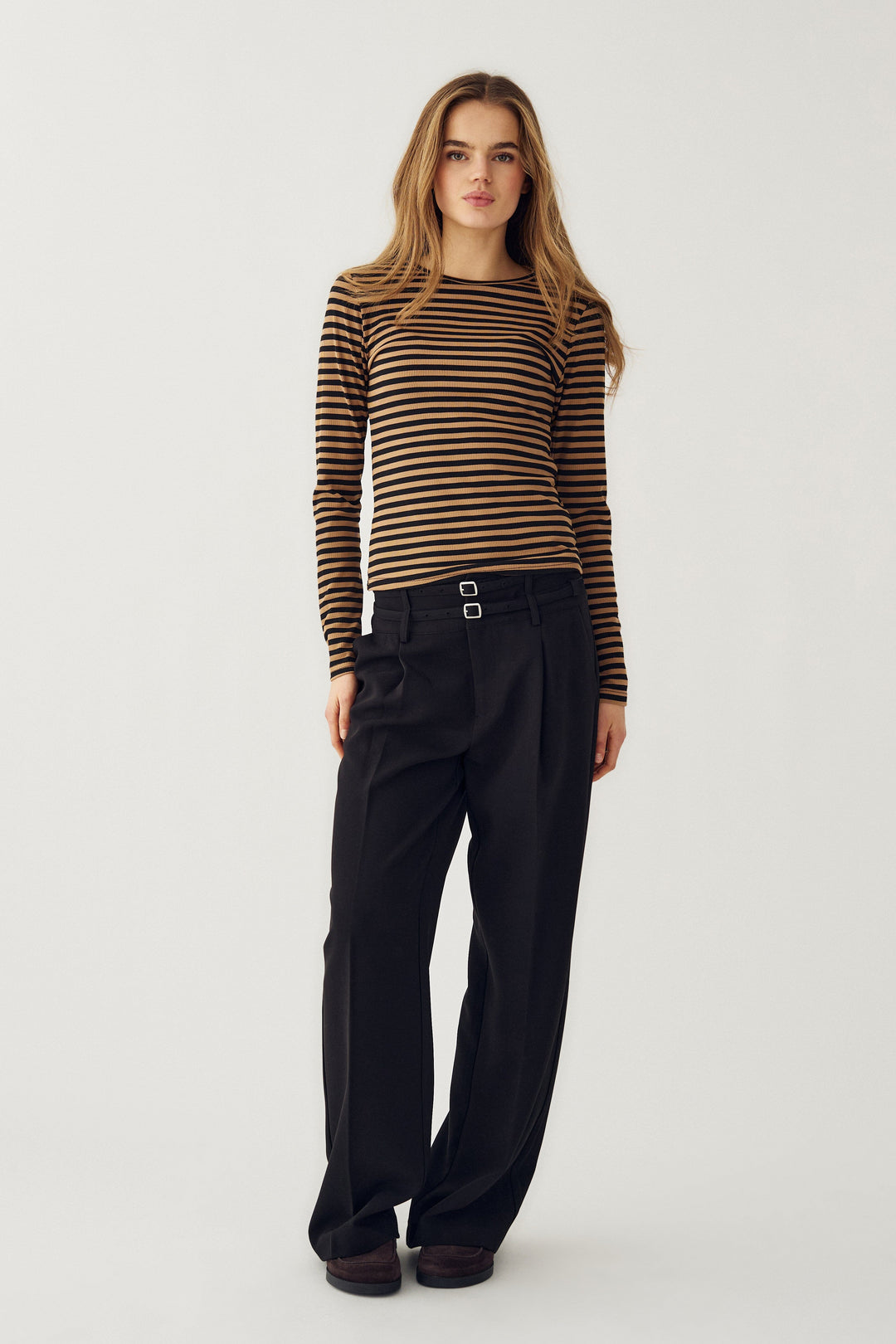 Noella - Luana Top 14030002 - 1379 - Dark Sand Black Stripe Bluser 