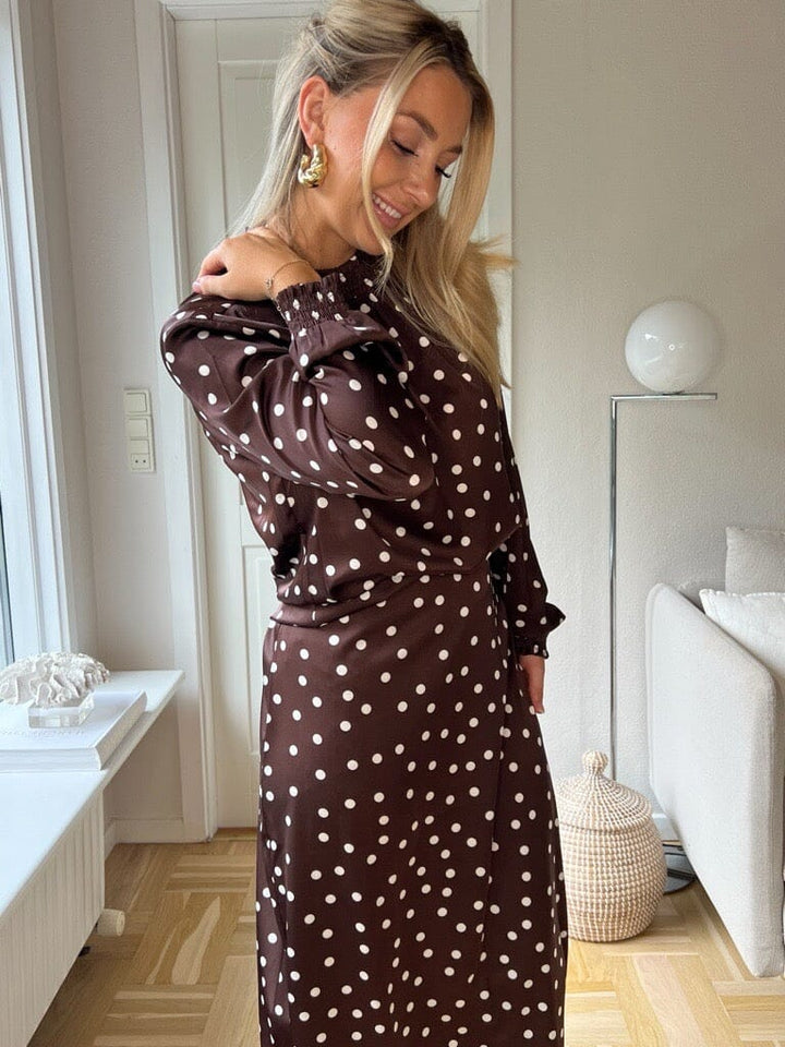 Noisy May x Molly&My - Nmbambi L/S Satin Highneck Top - 5070527 Chocolate Brown White Polka Dots Bluser 