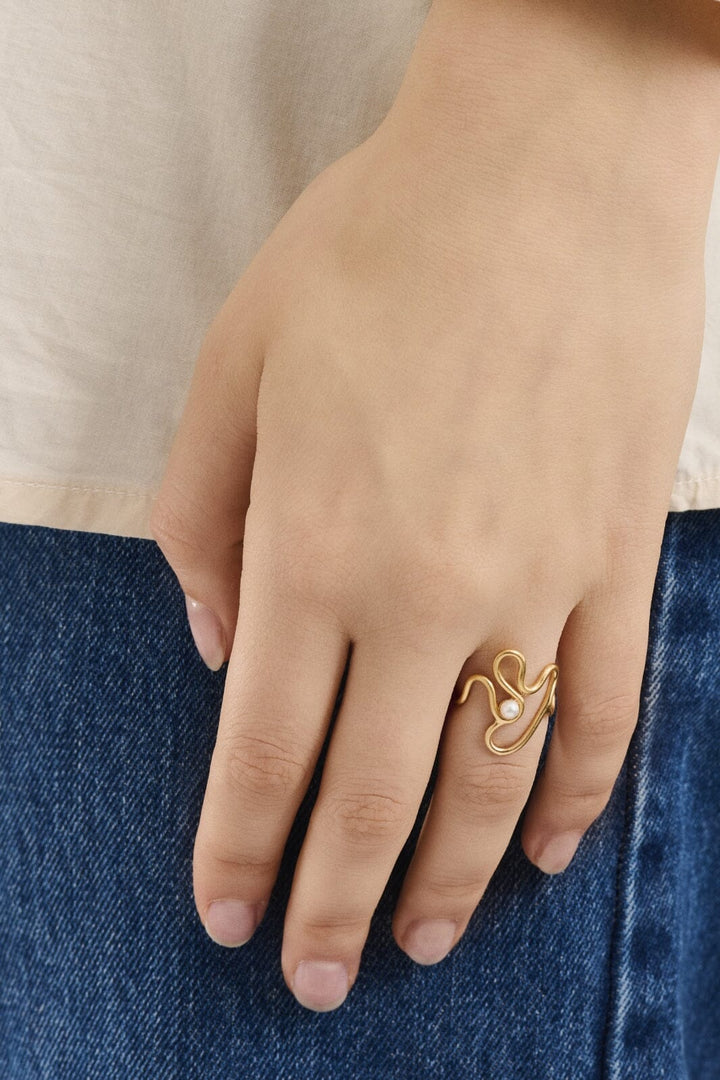 Pernille Corydon Jewellery - Bay Pearl Ring - Golden Plated