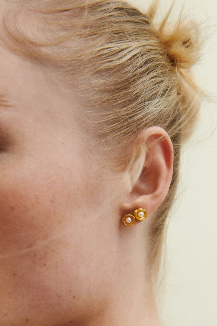 Pernille Corydon Jewellery - Hidden Pearl Earsticks - Golden Plated