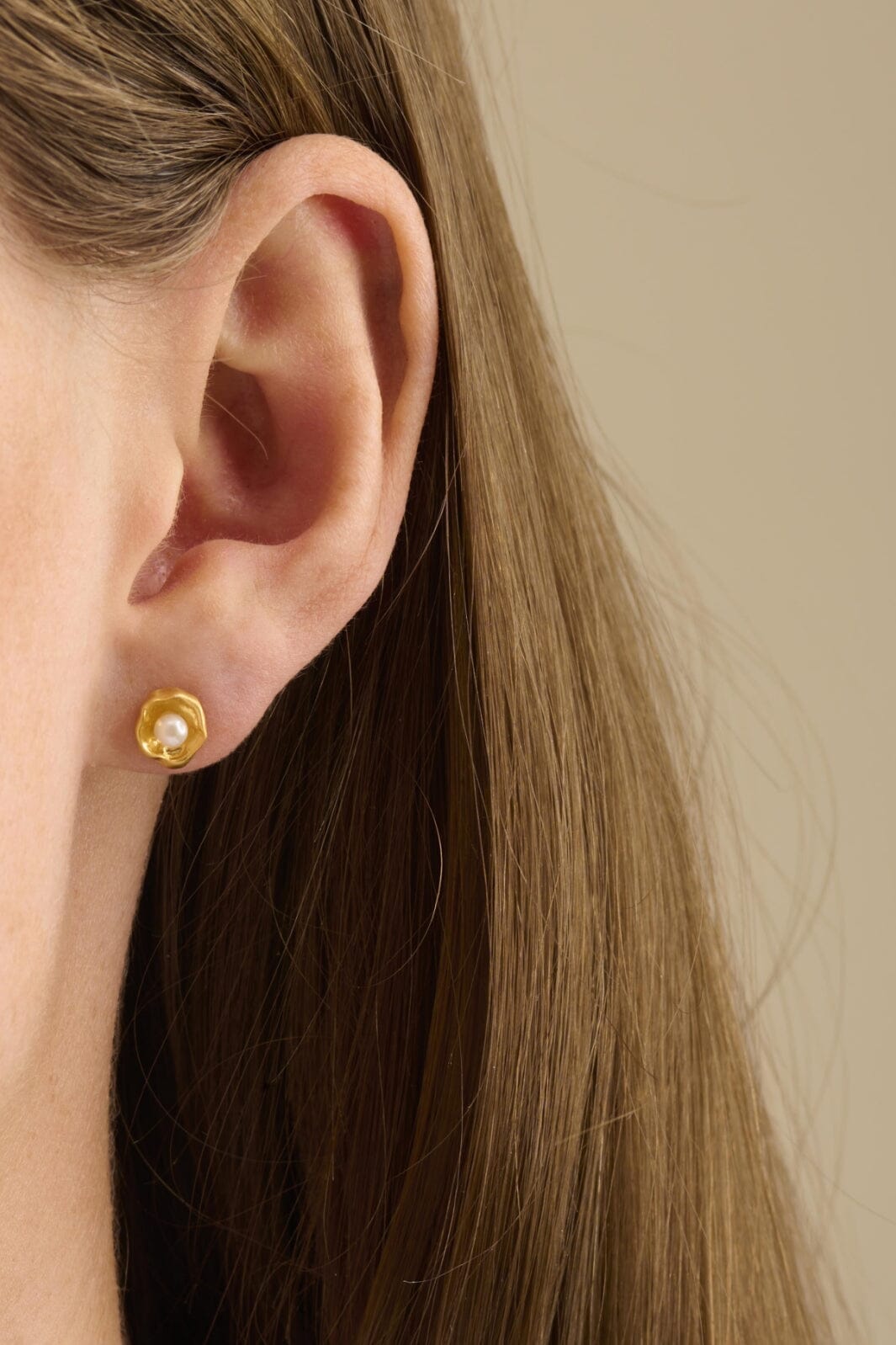 Pernille Corydon Jewellery - Hidden Pearl Earsticks - Golden Plated