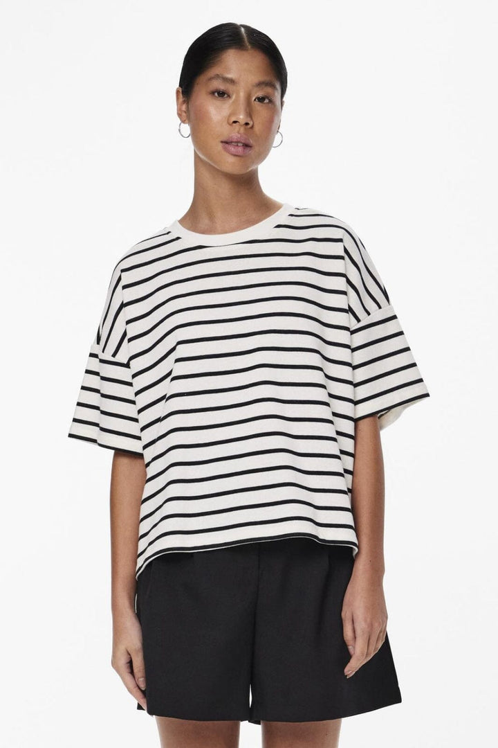 Pieces - Pcchilli Summer 2/4 Sweat Stripe - 4476191 Cloud Dancer Black