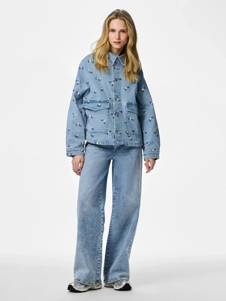 Pieces - Pcflora Ls Denim Emb Shirt - 5068169 Light Blue Denim Pink Flower Embroidery Skjorter 