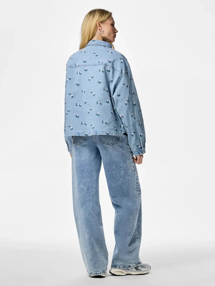 Pieces - Pcflora Ls Denim Emb Shirt - 5068169 Light Blue Denim Pink Flower Embroidery Skjorter 