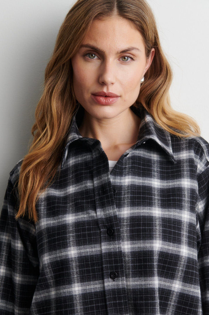 Second Female - Genola Shirt 60993 - 8001 Black Skjorter 