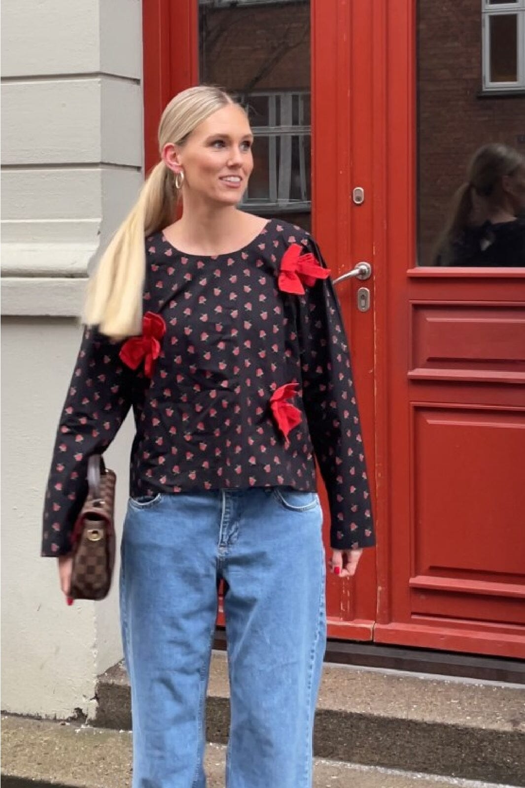 Sissel Edelbo - Frederikke Top SE 1166-1 - Black W. Red Roses