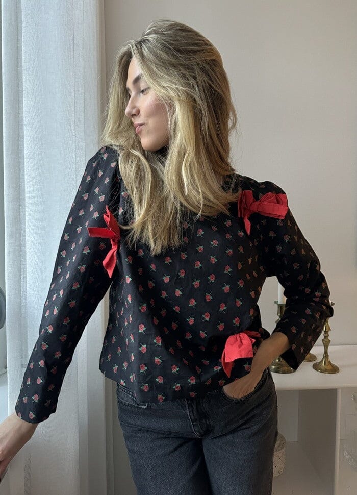Sissel Edelbo - Frederikke Top SE 1166-1 - Black W. Red Roses