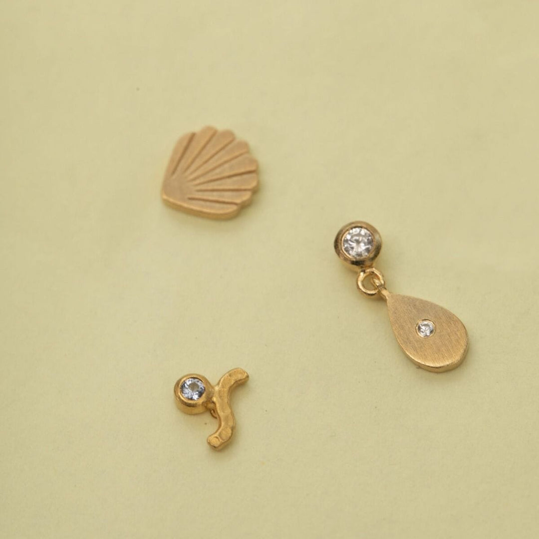 Stine A - Petit Shell Earring Golden - 1030-02-S