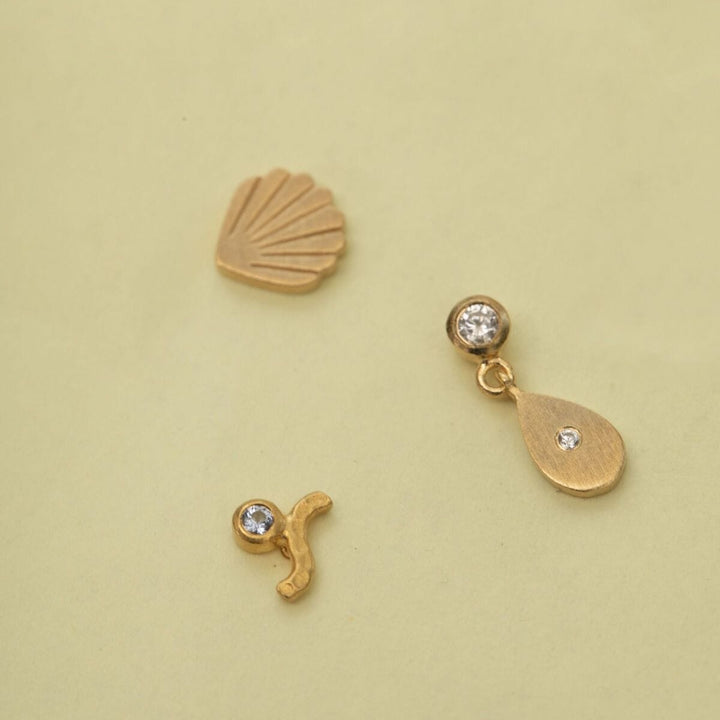 Stine A - Petit Shell Earring Golden - 1030-02-S
