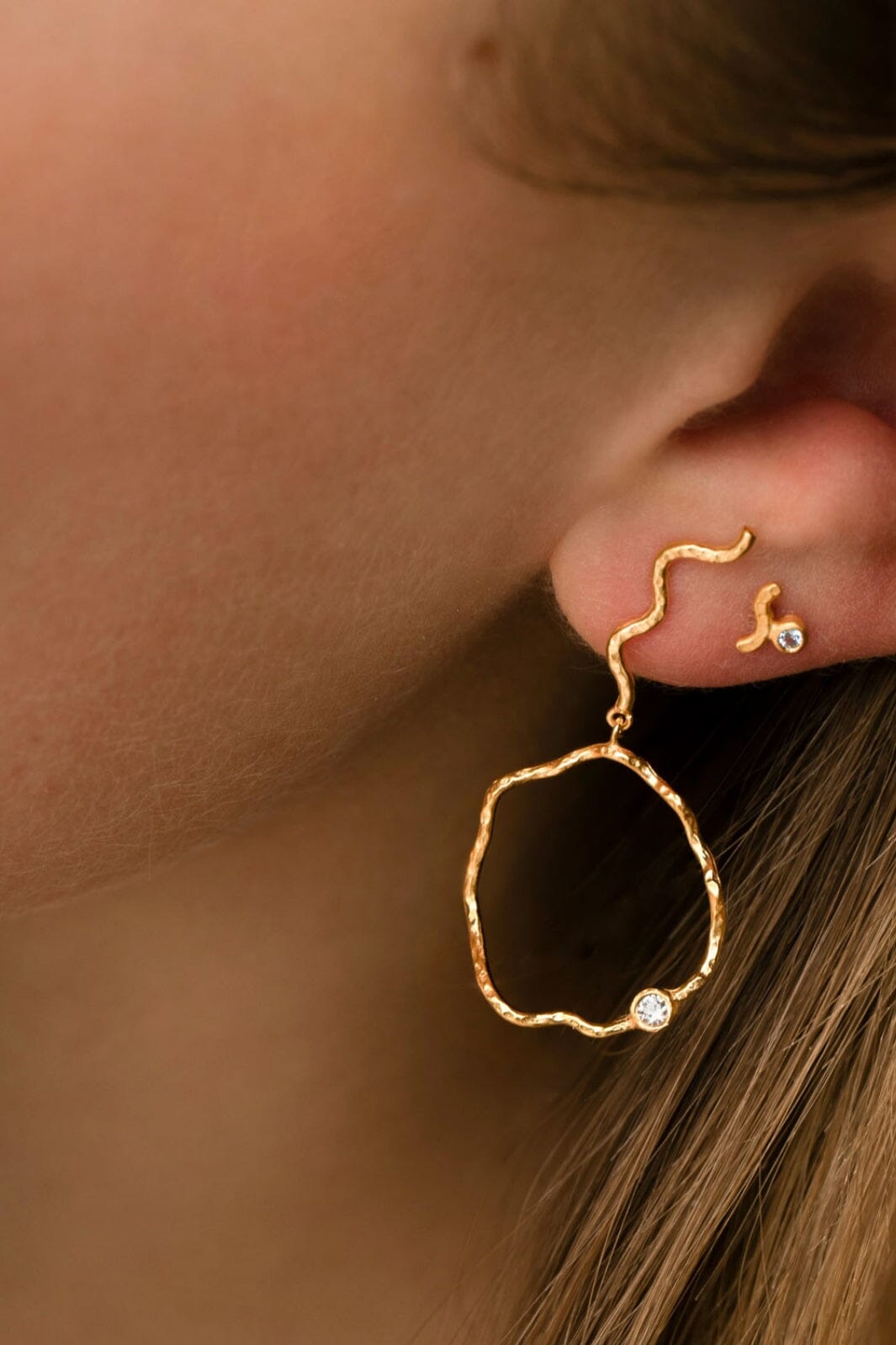 Stine A - Petit Wave Earring Goldenen With Stone - Light Blue - 1222-02-S-Light Blue