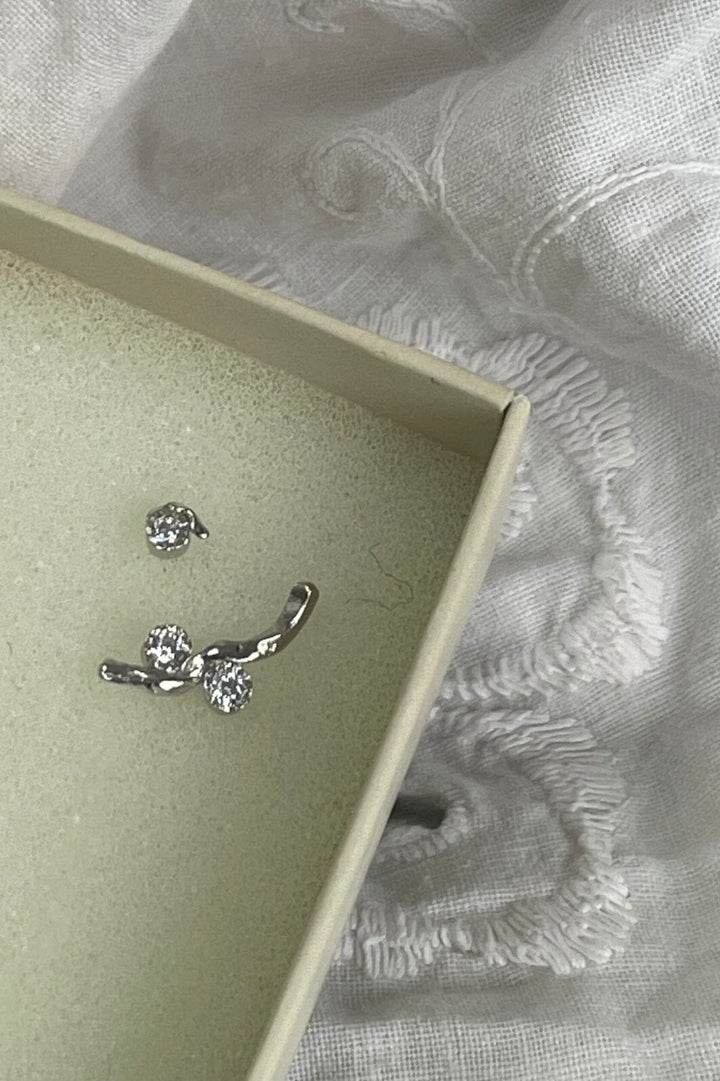 Stine A - Tres Petit Flow Earring Silver - Single - 1336-00-S