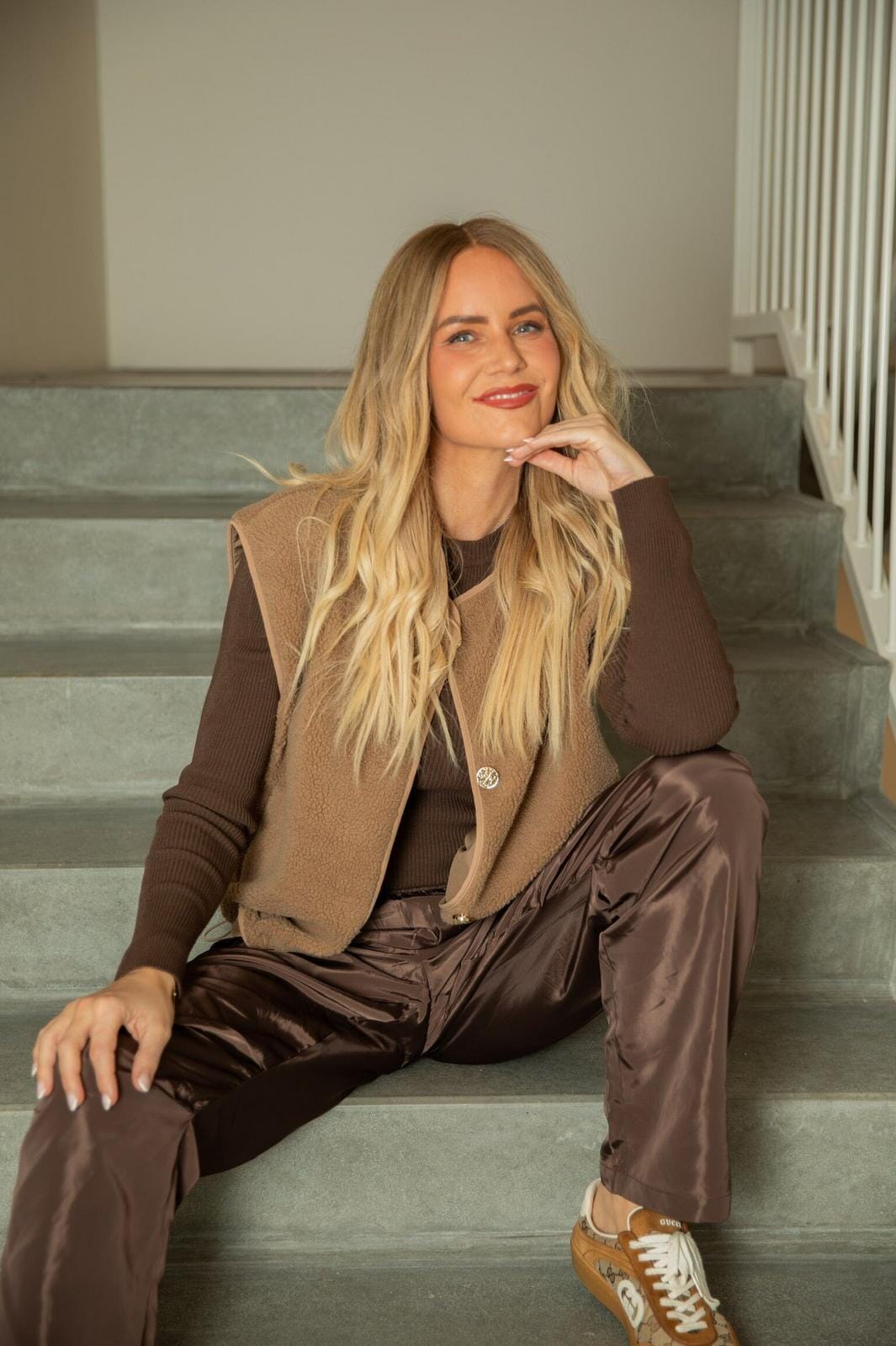 Valentin Studio - Fluffy Vest 167485 - 125 - Dark Sand Frakker 