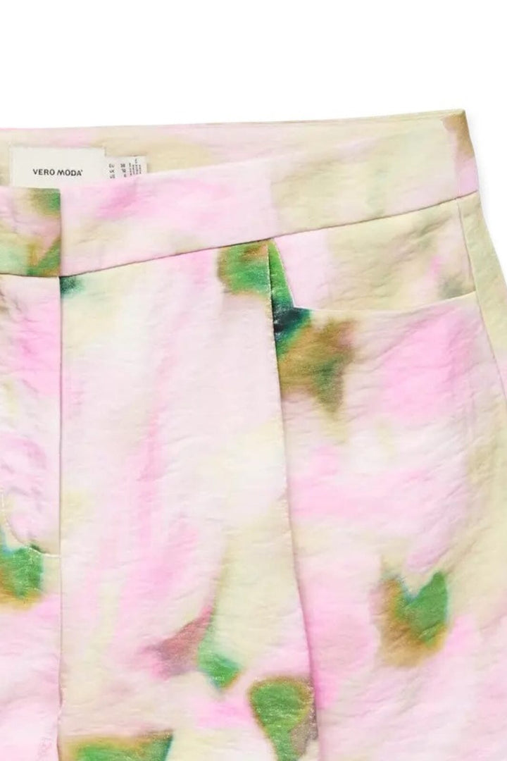 Vero Moda - Vmliana Shiny Shorts - 4732216 Cloud Dancer Anne Print